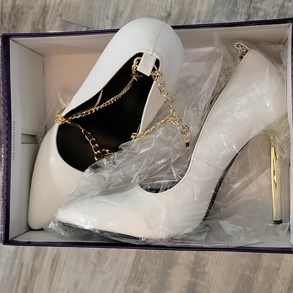 Shoes - Picture 2 of 4